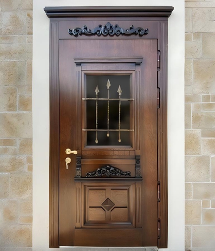 Дверь с резьбой и стеклом