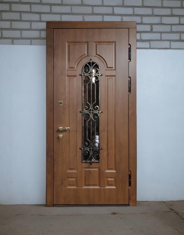 Дверь с остеклением и решеткой