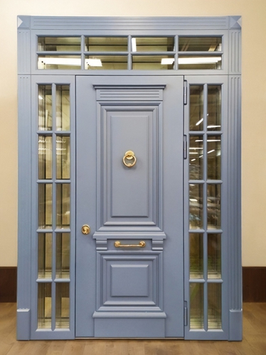 Парадная дверь со стеклом