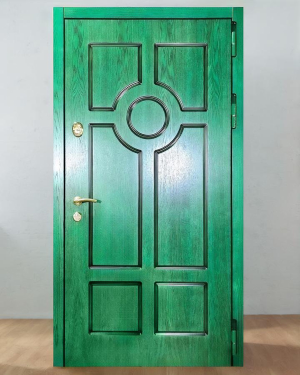 Дверь зеленого цвета