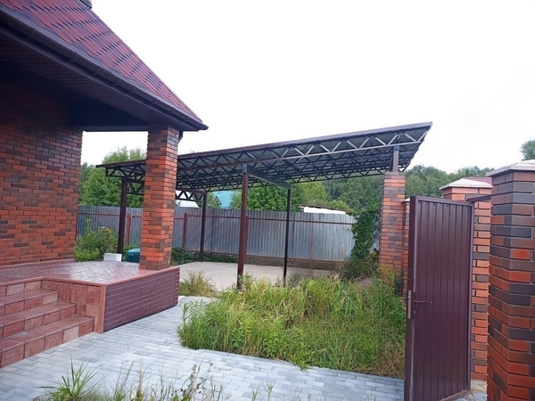 Автонавес для двора загородного дома, кровля - профлист Автонавес для двора загородного дома, кровля - профлист